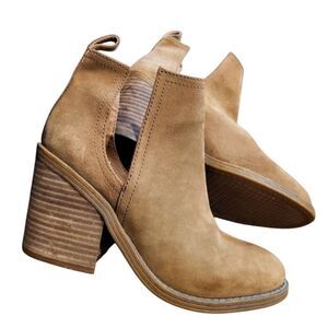 Steve Madden Booties Women's 6 Tan Sharini Cutaway Suede Leather Stacked Heel